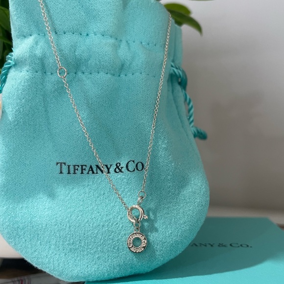 Tiffany 1837 Interlocking pendant 16-18 inches - Picture 3 of 4